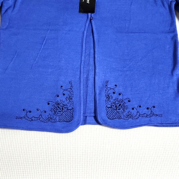 Requirements Blue Embroidered Blouse Top long sleeve Size-Med New with T… - Picture 6 of 11